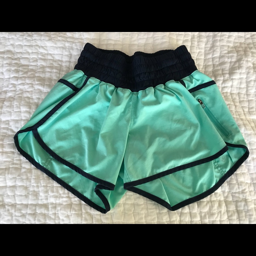 Women’s Lululemon Tracker Mint Green Shorts Sz 6